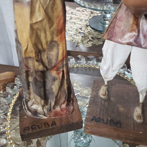 Vintage Paper Mache Couple Figurines from Aruba - Picture 6 of 9